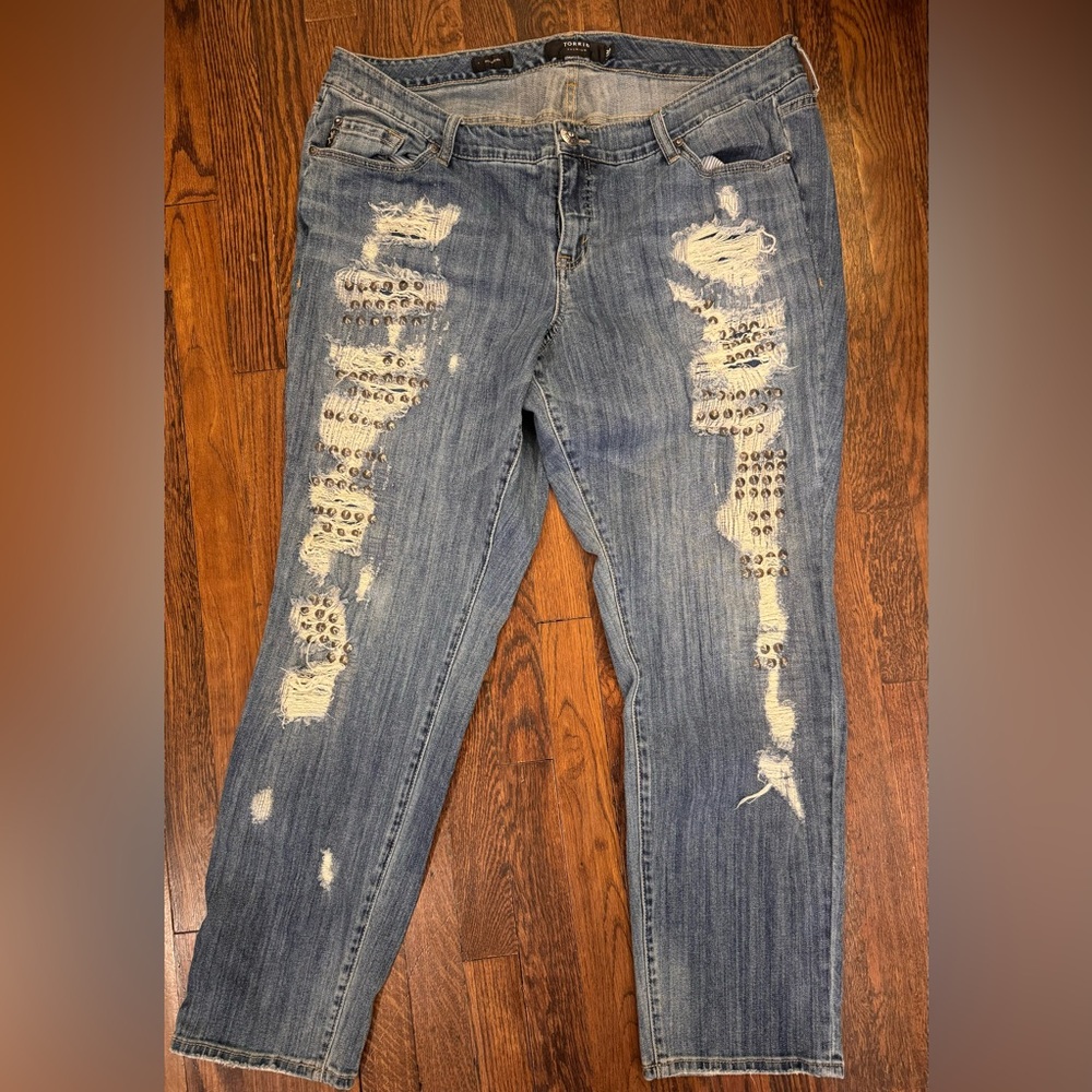 Torrid Boyfriend Ripped Jeans Studded Size 20